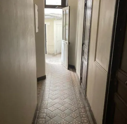 Appartement Studio 9m2 Tour Eiffel Invalide Champ De Mars 75015 Paris